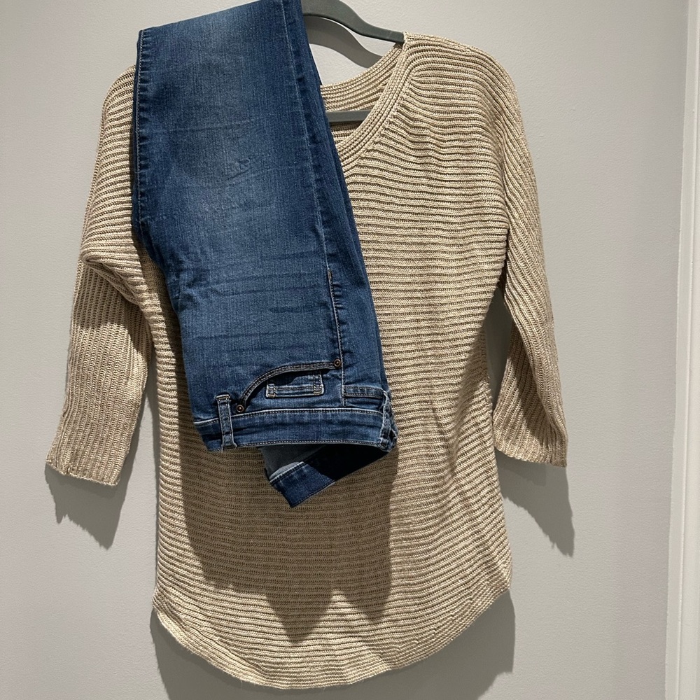 BOGO!!! New York and Company Soho bundle! Sweater women’s size Small & Jeans 4.
